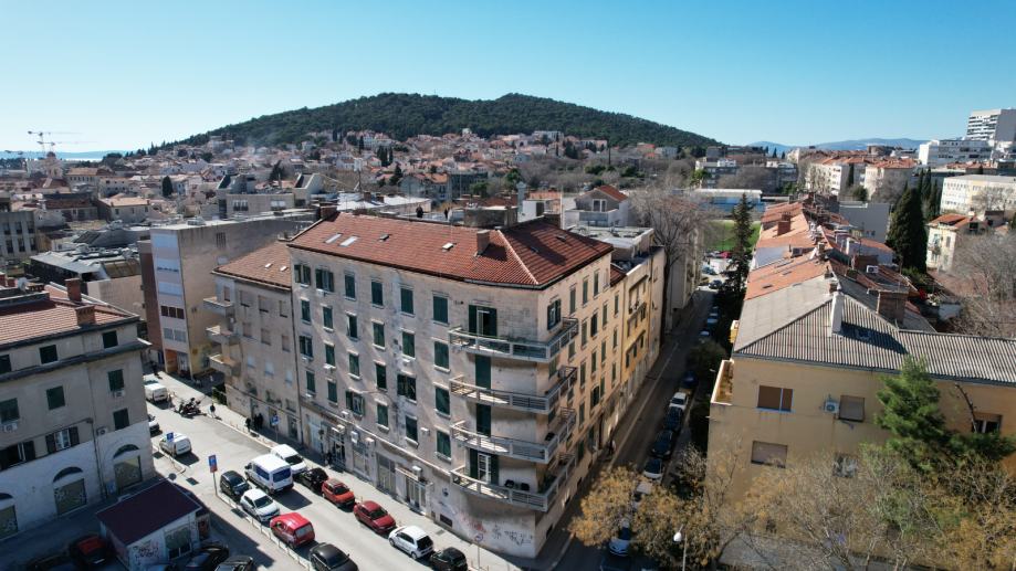 eskluzivno-luksuzan-stan-centru-splita-120-m-lift-balkon-slika-243128966
