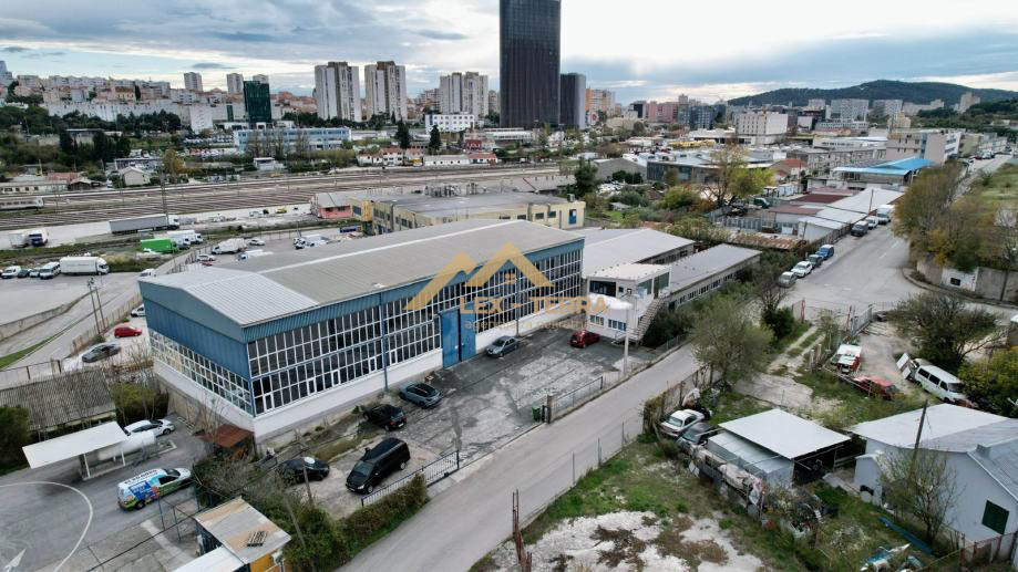 skladiste-top-lokacija-logistiku-1.500-m-slika-270692157